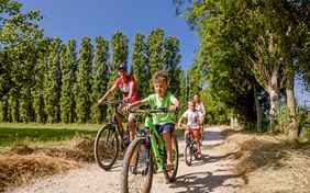 in der Umgebung gibt es zahlreiche Fahrradwege - Foto: Bethel Fath